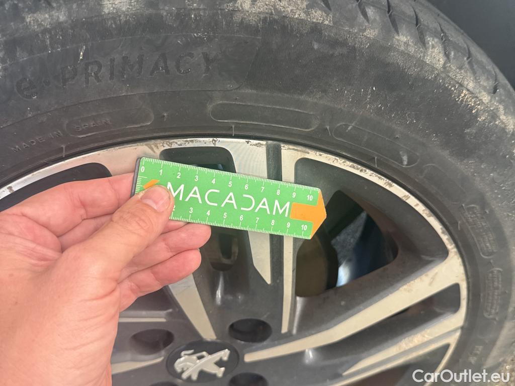  Peugeot  208   / 2019 / 5P / Berline PureTech 100 SS EAT8 Allure Pack / GARANTIE STELLANTIS 10 ANS VOIR PHOTO 2 #15