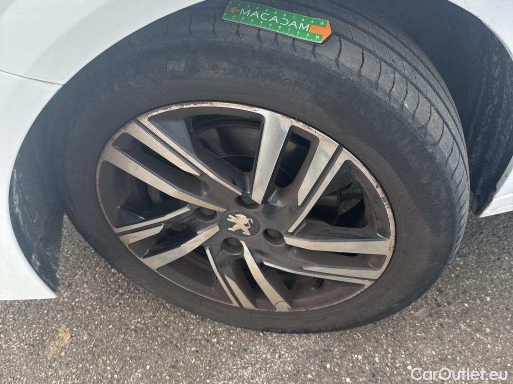  Peugeot  208   / 2019 / 5P / Berline PureTech 100 SS EAT8 Allure Pack / GARANTIE STELLANTIS 10 ANS VOIR PHOTO 2 #25