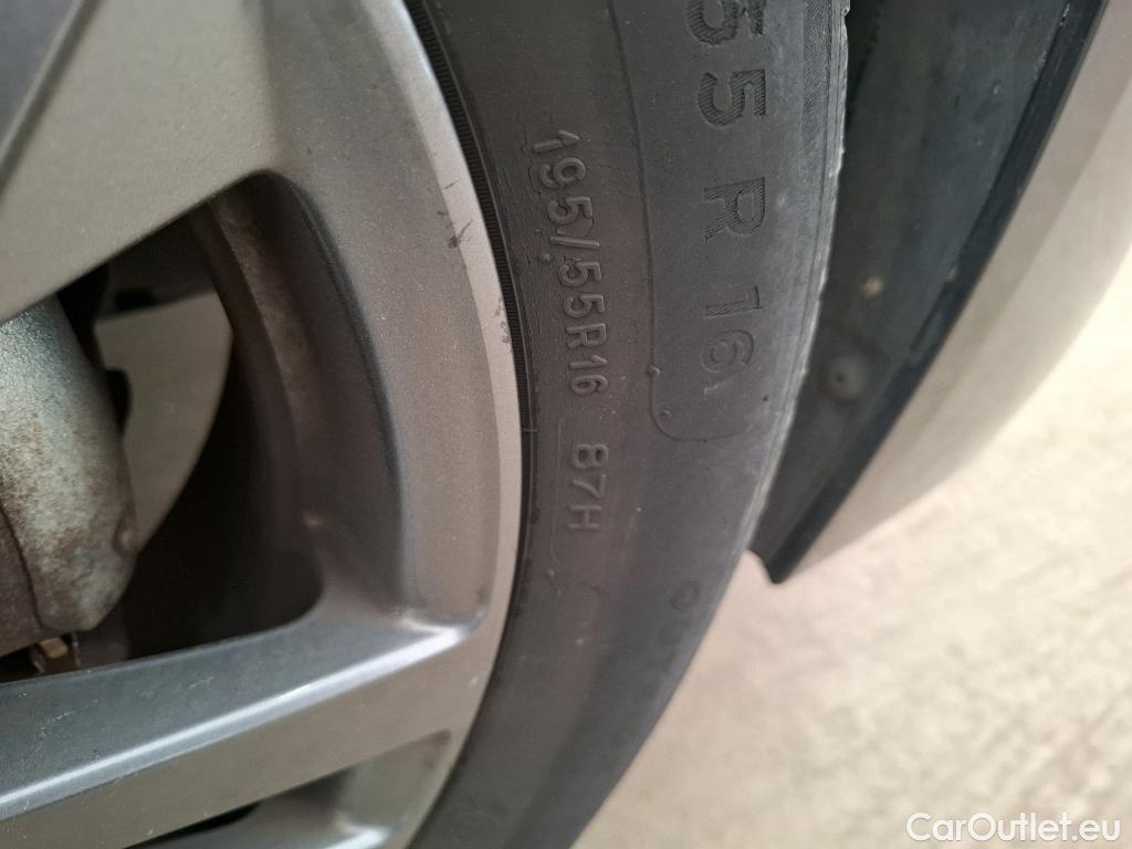  Peugeot  208   / 2019 / 5P / Berline Puretech 75 SS Active Business / GARANTIE STELLANTIS 10 ANS VOIR PHOTO 2 #40