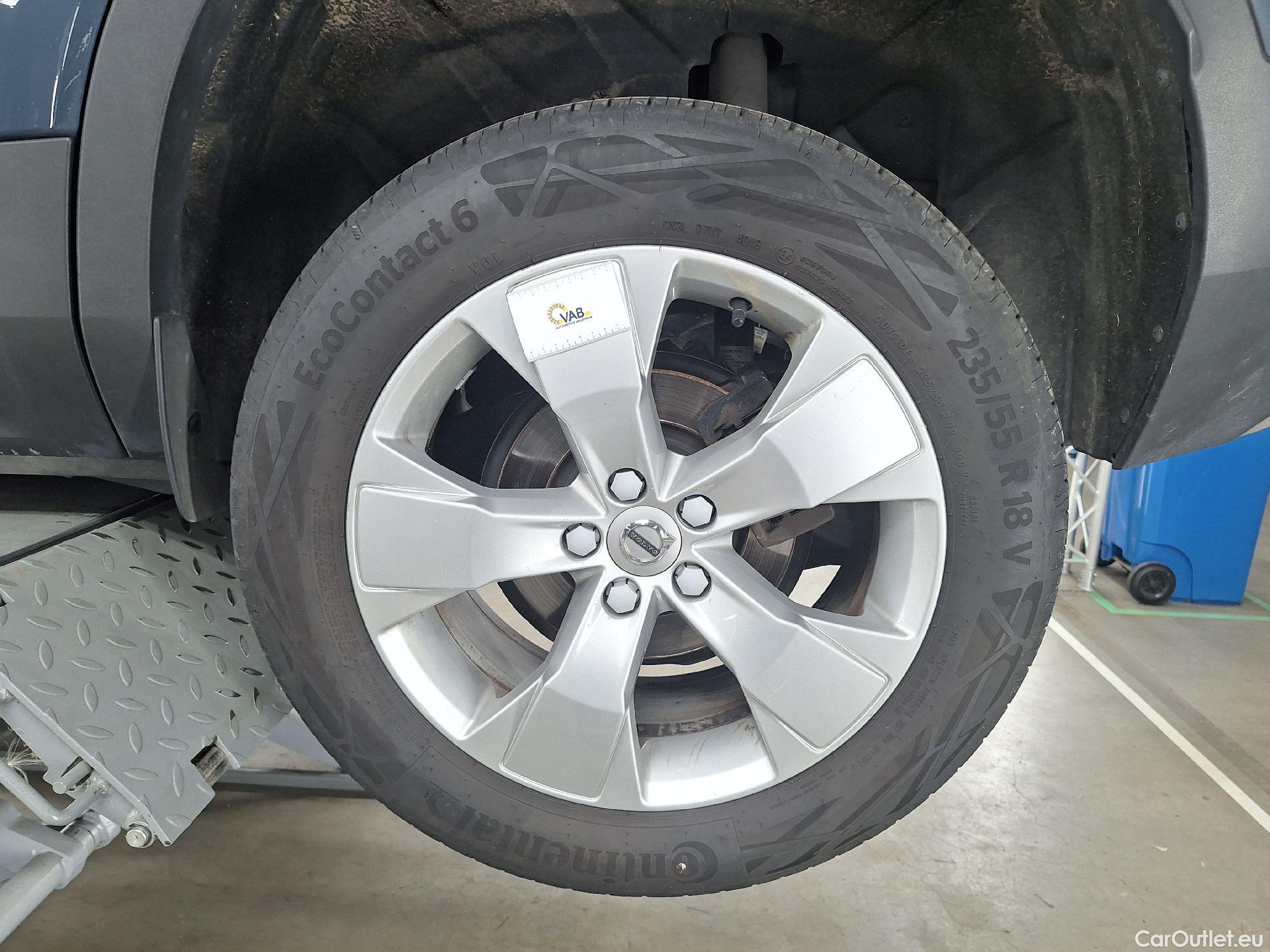  Volvo  XC 40 Volvo, XC40 '17, XC40 D3 Momentum Pro Gtr. #24