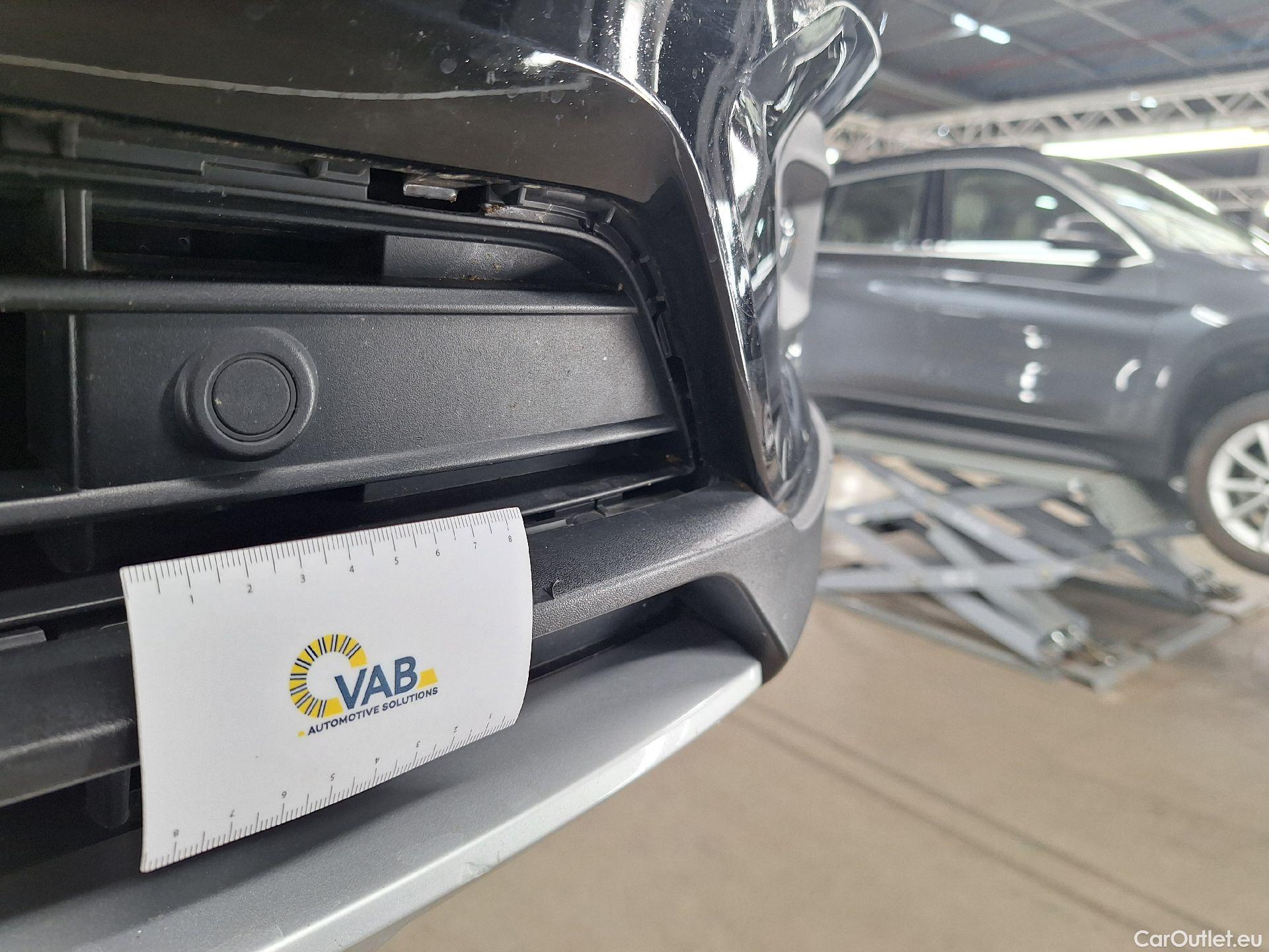  Volvo  XC 40 Volvo, XC40 '17, XC40 T2 Momentum Pro Geartr. #43