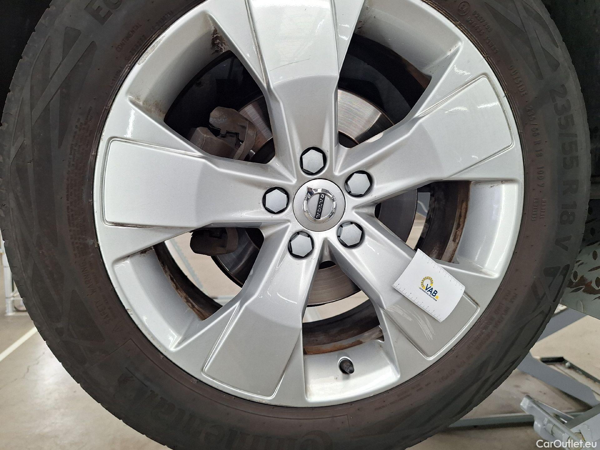  Volvo  XC 40 Volvo, XC40 '17, XC40 T2 Momentum Pro Geartr. #49