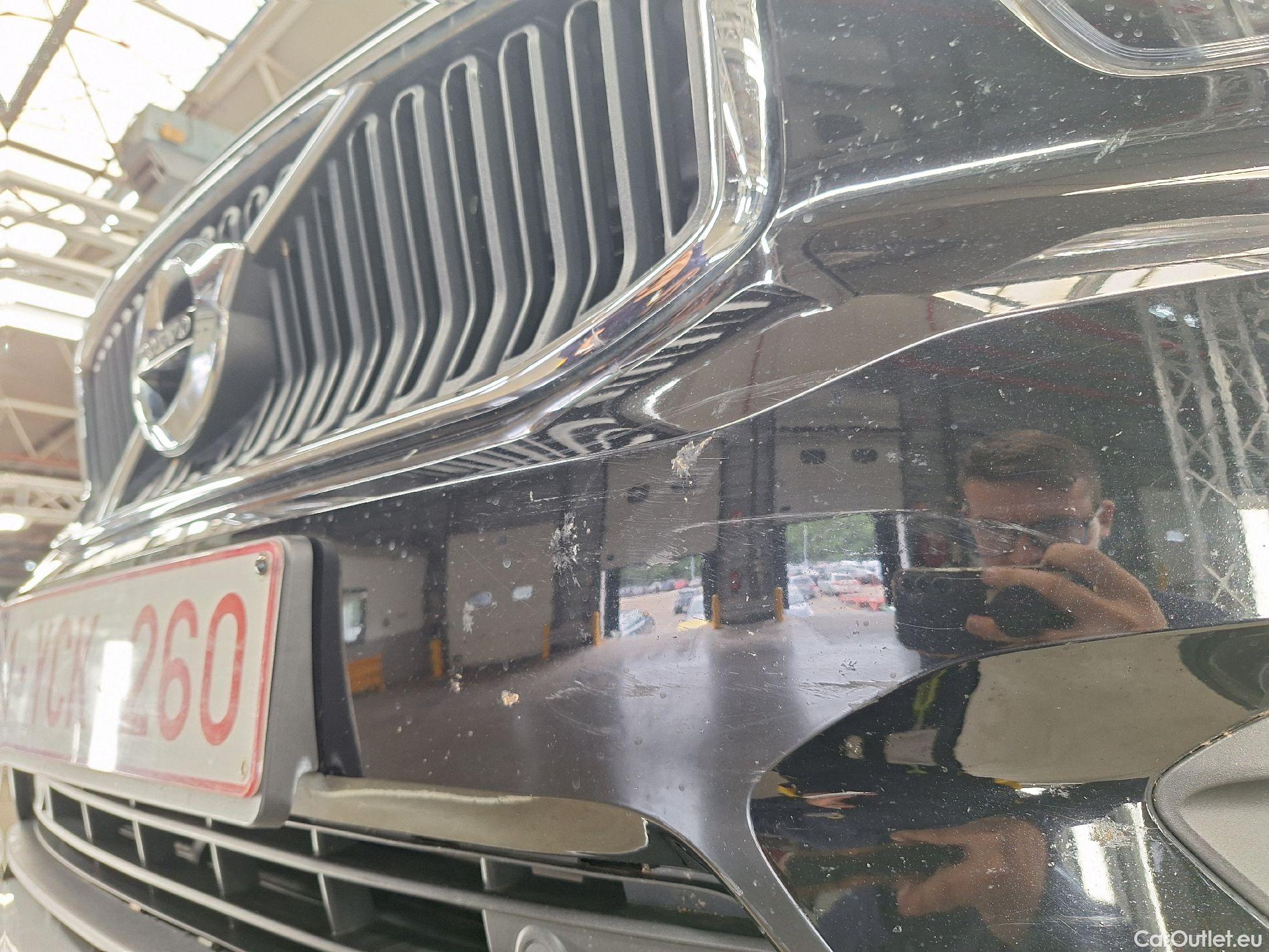 Volvo  XC 40 Volvo, XC40 '17, XC40 T2 Momentum Pro Geartr. #48