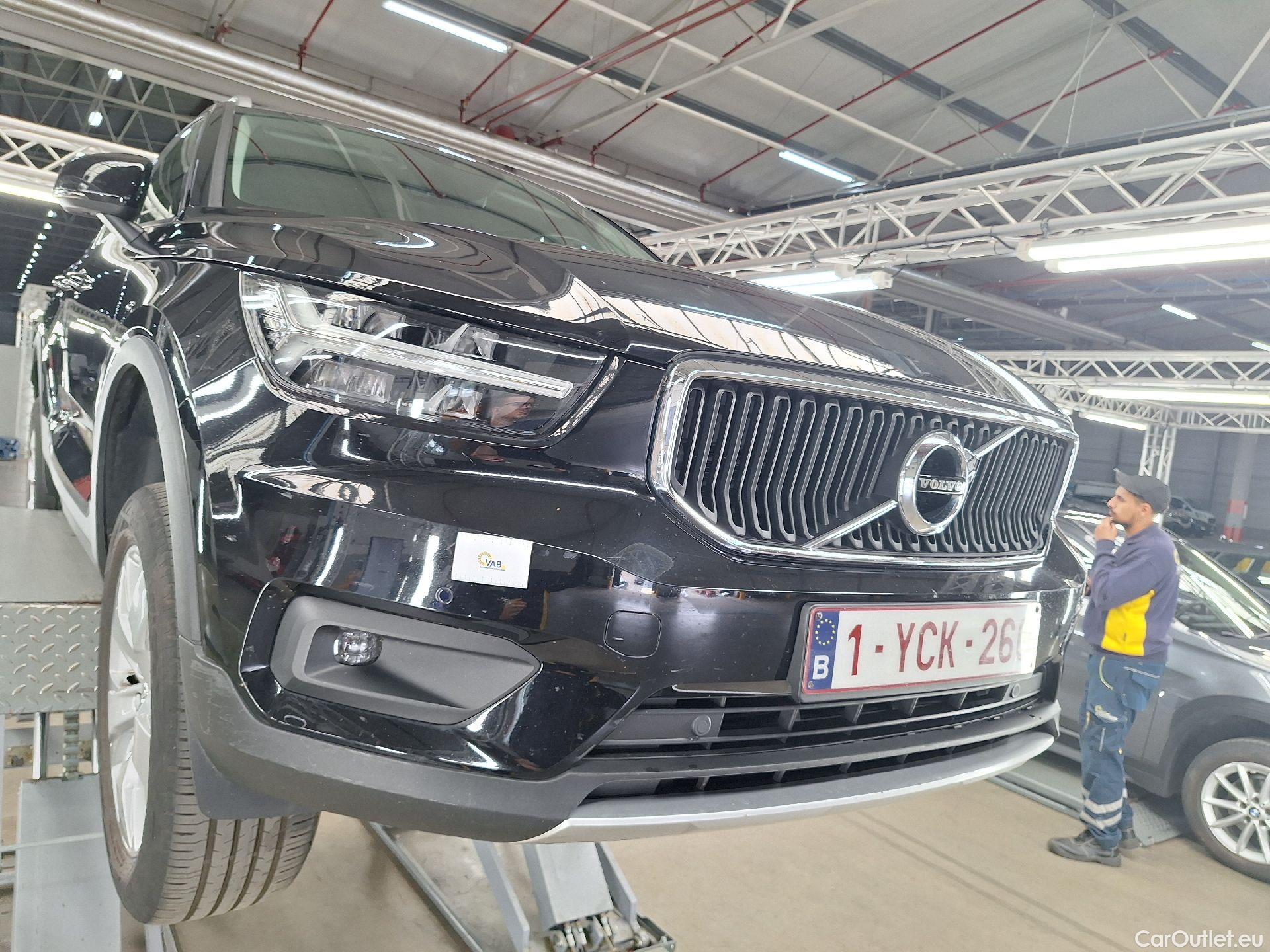  Volvo  XC 40 Volvo, XC40 '17, XC40 T2 Momentum Pro Geartr. #44