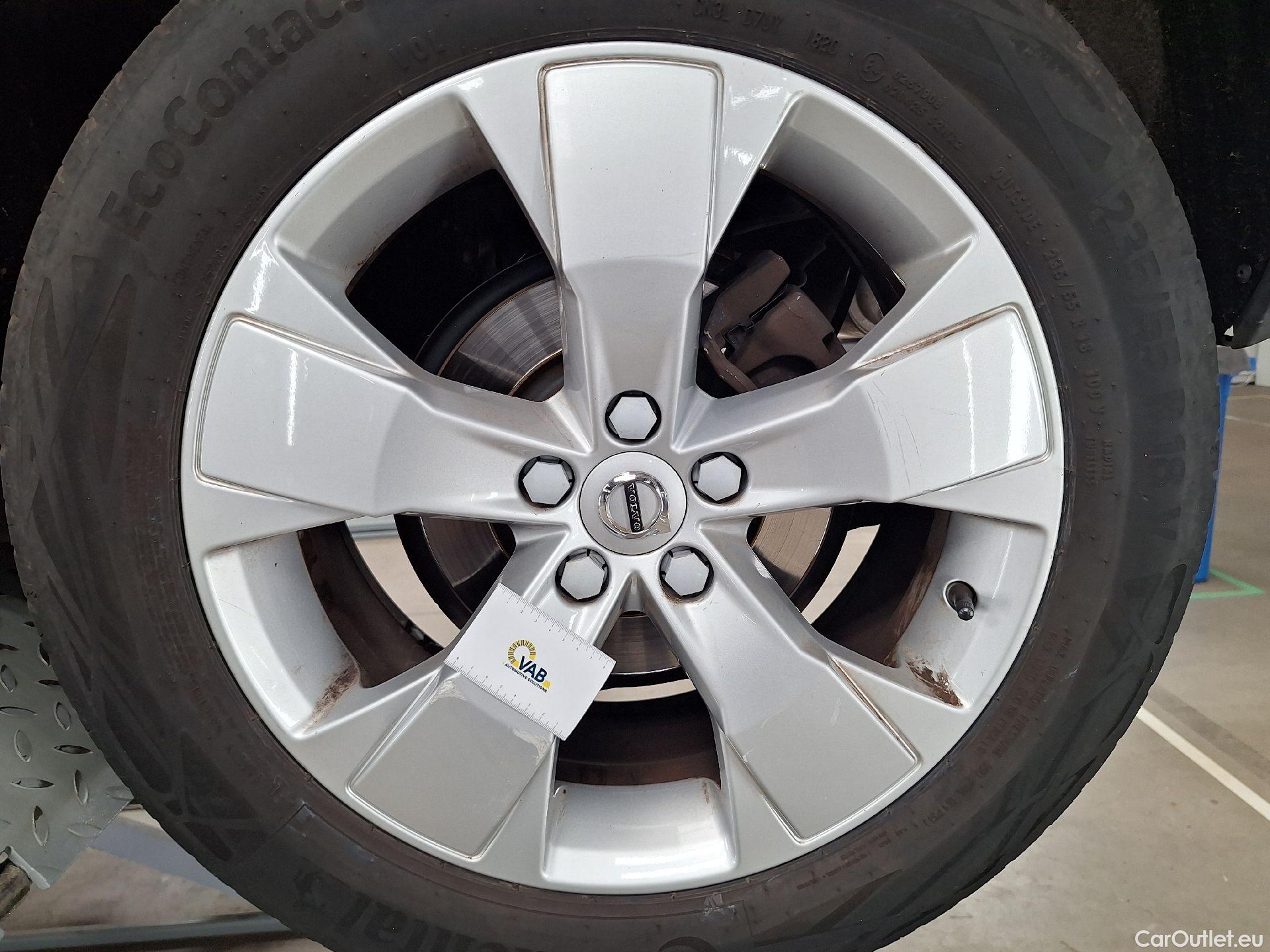  Volvo  XC 40 Volvo, XC40 '17, XC40 T2 Momentum Pro Geartr. #51