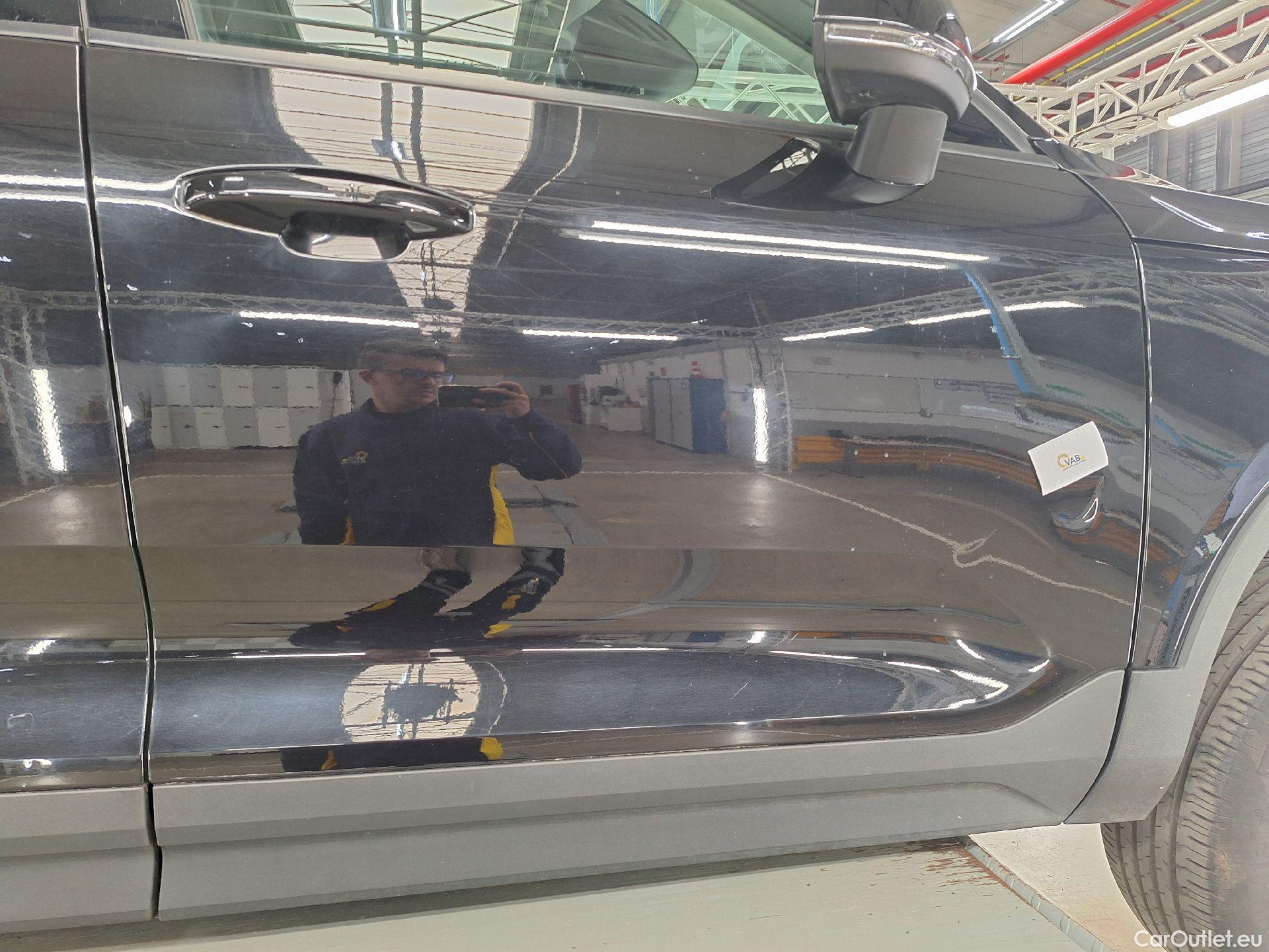  Volvo  XC 40 Volvo, XC40 '17, XC40 T2 Momentum Pro Geartr. #34