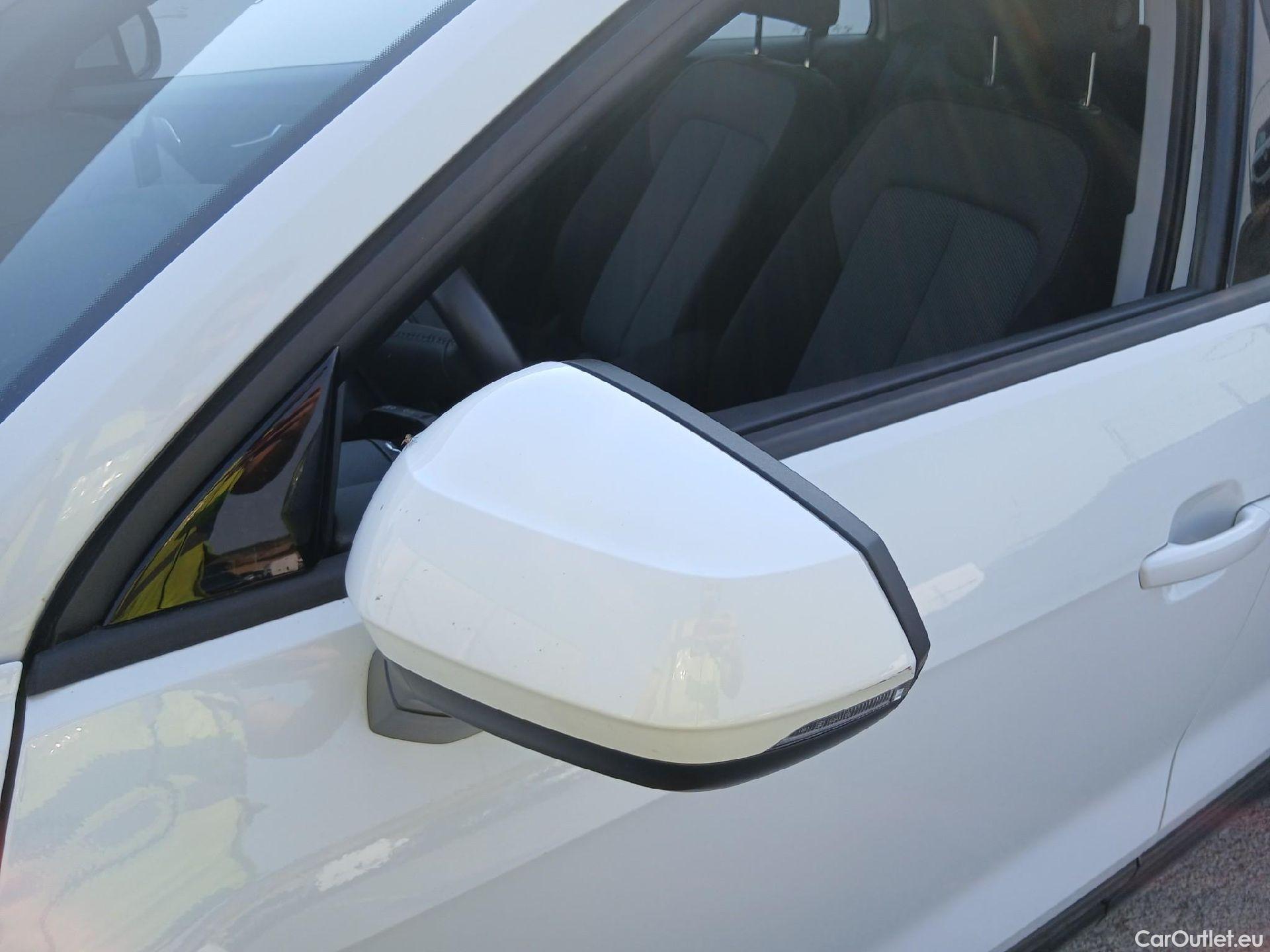  Audi  Q2 AUDI  / 2016 / 5P / todoterreno Design 30 TFSI 85kW (116CV) #3