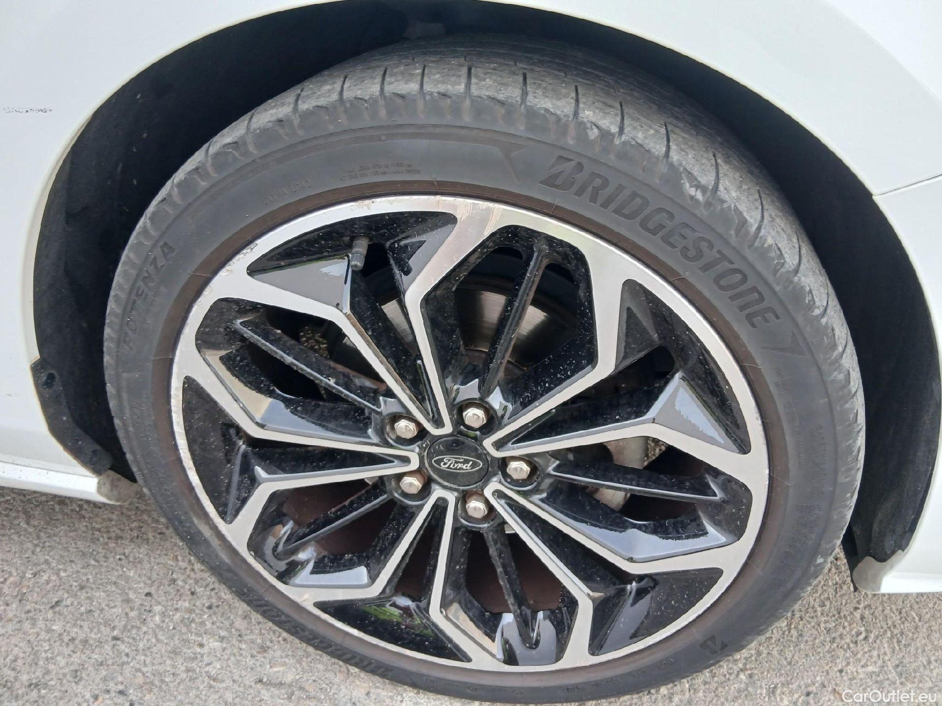  Ford  Focus FORD  / 2018 / 5P / berlina con portón 1.0 Ecoboost MHEV 92kW ST-Line #30