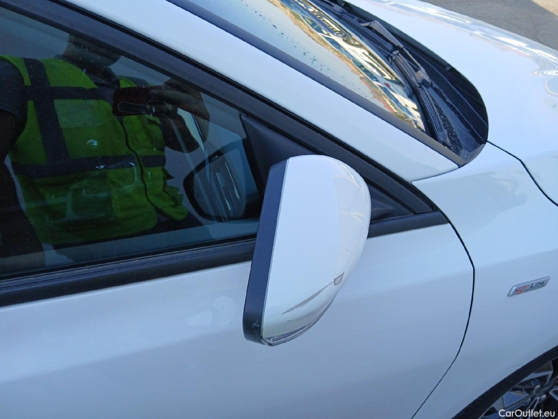  Ford  Focus FORD  / 2018 / 5P / berlina con portón 1.0 Ecoboost MHEV 92kW ST-Line #27