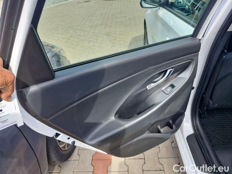  Hyundai  i30   cw (PD)(2017->)  kom.1.5i Family Comfort 5d #22