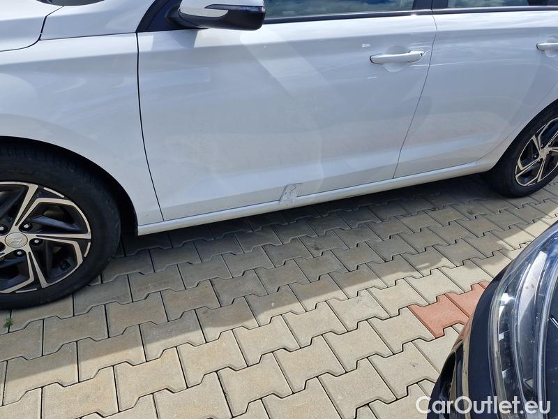 Hyundai  i30   cw (PD)(2017->)  kom.1.5i Family Comfort 5d #4