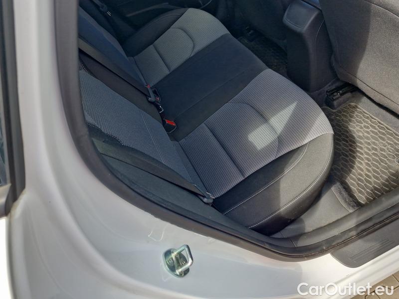  Hyundai  i30   cw (PD)(2017->)  kom.1.5i Family Comfort 5d #26