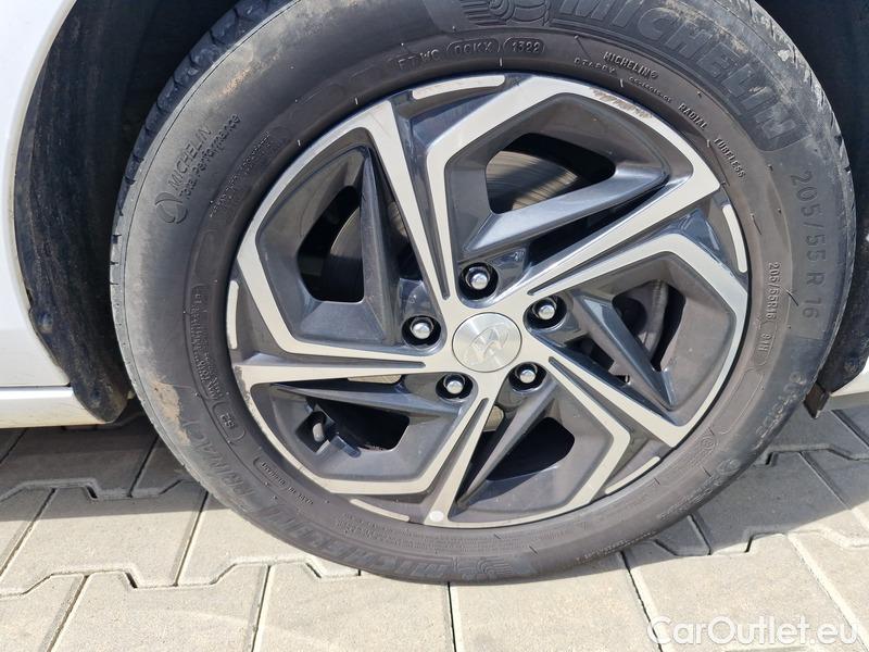  Hyundai  i30   cw (PD)(2017->)  kom.1.5i Family Comfort 5d #19