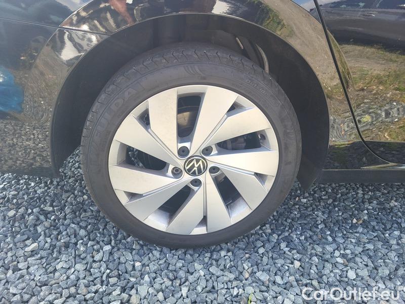 Volkswagen  Golf  VII Variant  (BV5)(2017->) Var.2.0TDI 110 Style AT #12