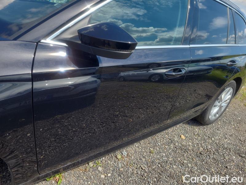  Skoda  Octavia  Combi (NX3)(2020) Oct.Combi 2.0TDI 110 Style AT #4