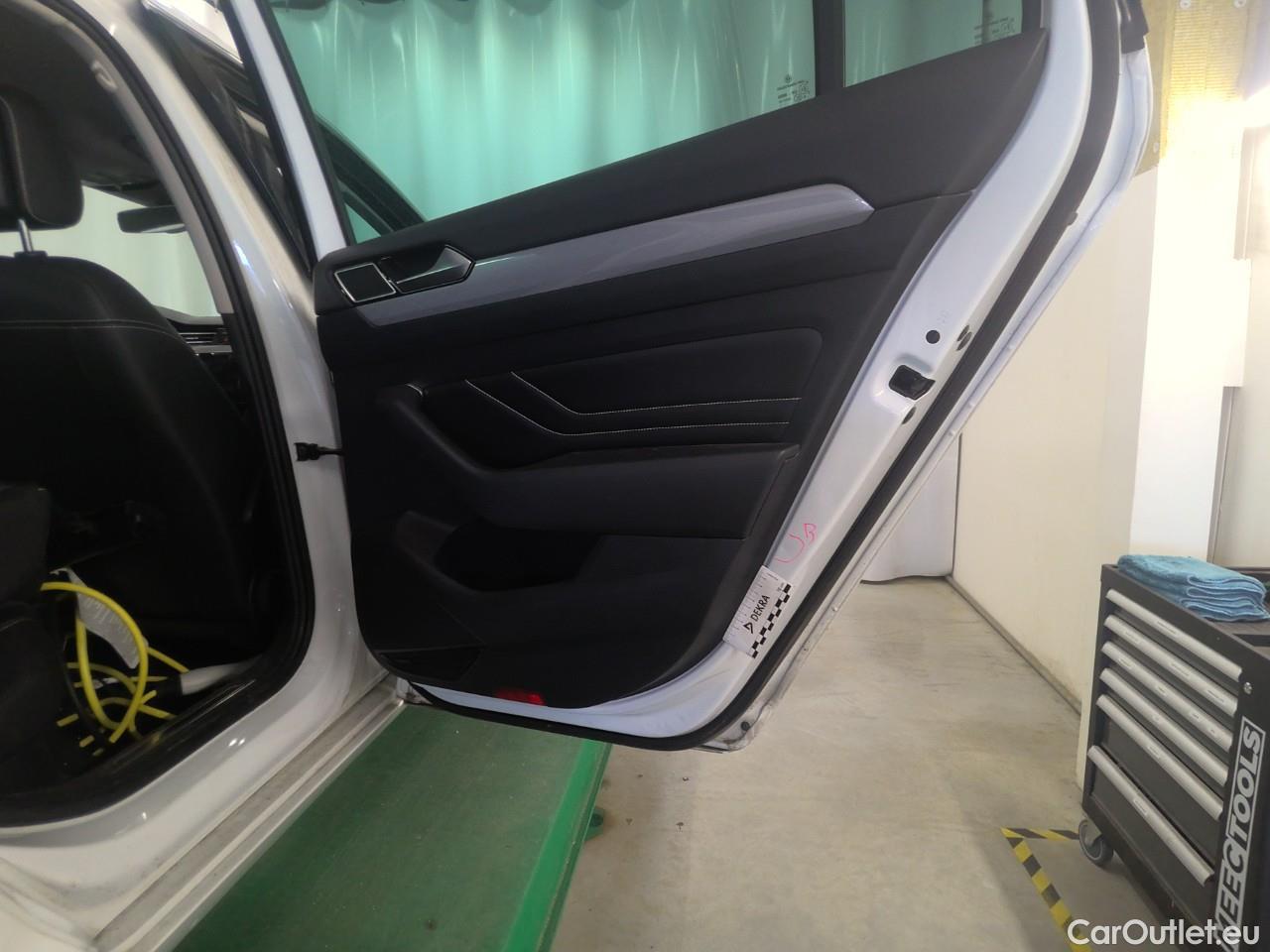  Volkswagen  Passat  Sp.Combi GTE #9