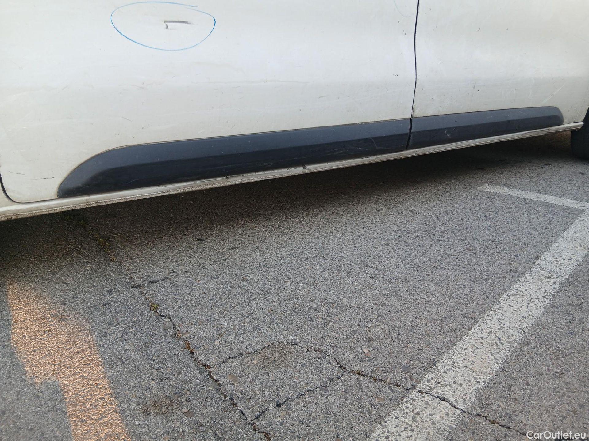  Opel  Vivaro OPEL  / 2019 / 4P / furgón 1.5 Diésel 88kW (120CV) M Std Express #56