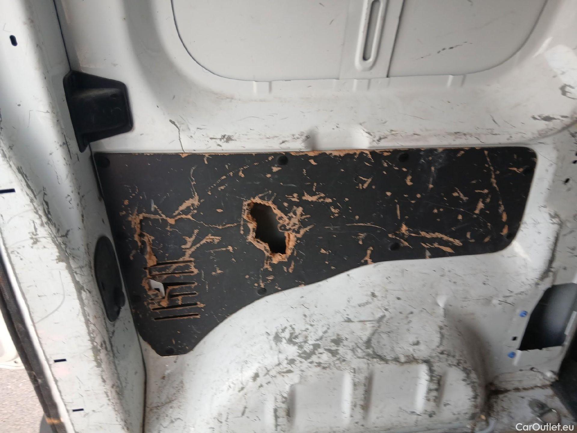  Opel  Vivaro OPEL  / 2019 / 4P / furgón 1.5 Diésel 88kW (120CV) M Std Express #35