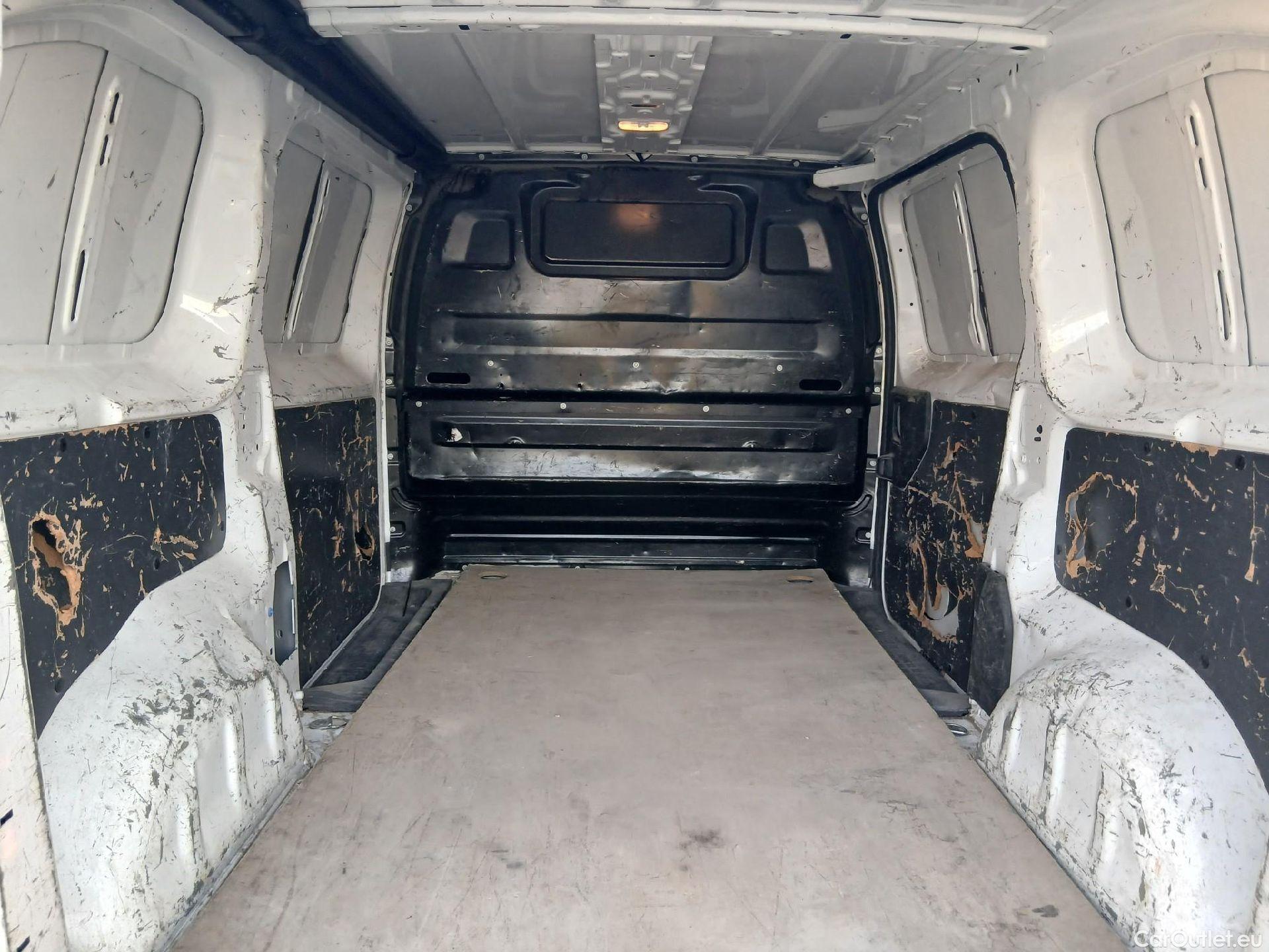  Opel  Vivaro OPEL  / 2019 / 4P / furgón 1.5 Diésel 88kW (120CV) M Std Express #47