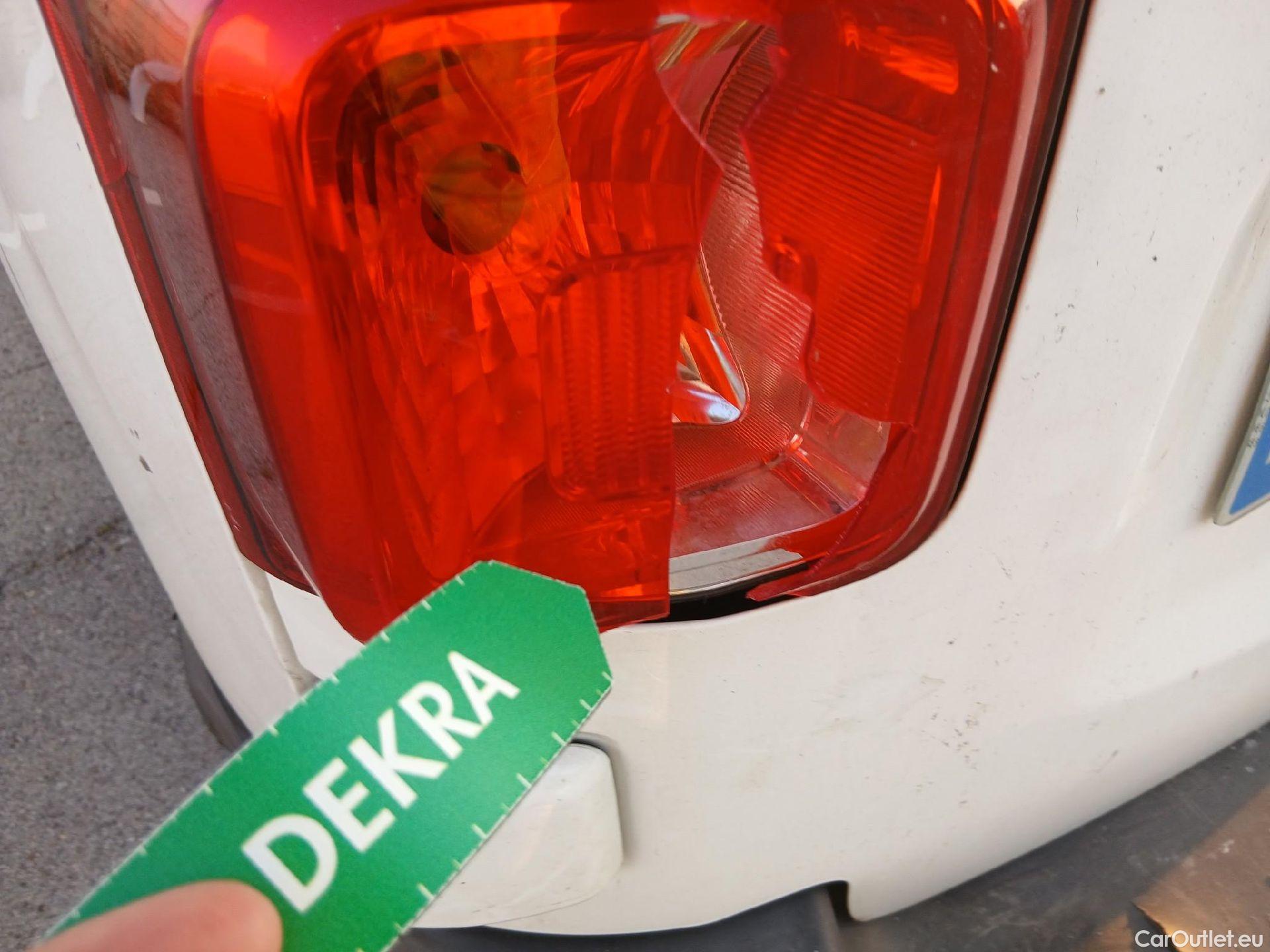  Opel  Vivaro OPEL  / 2019 / 4P / furgón 1.5 Diésel 88kW (120CV) M Std Express #22