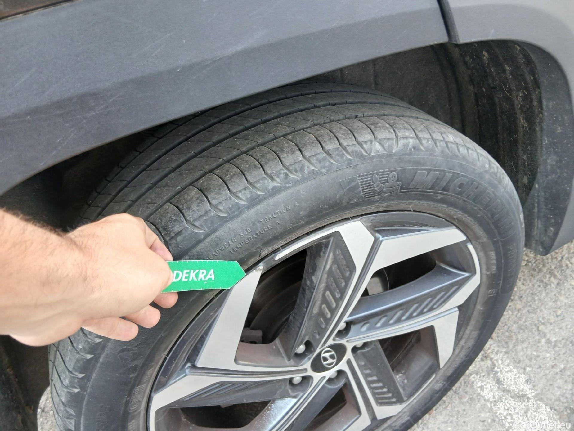  Hyundai  Tucson HYUNDAI  / 2020 / 5P / todoterreno 1.6 TGDI 169kW HEV Tecno Sky Auto #23