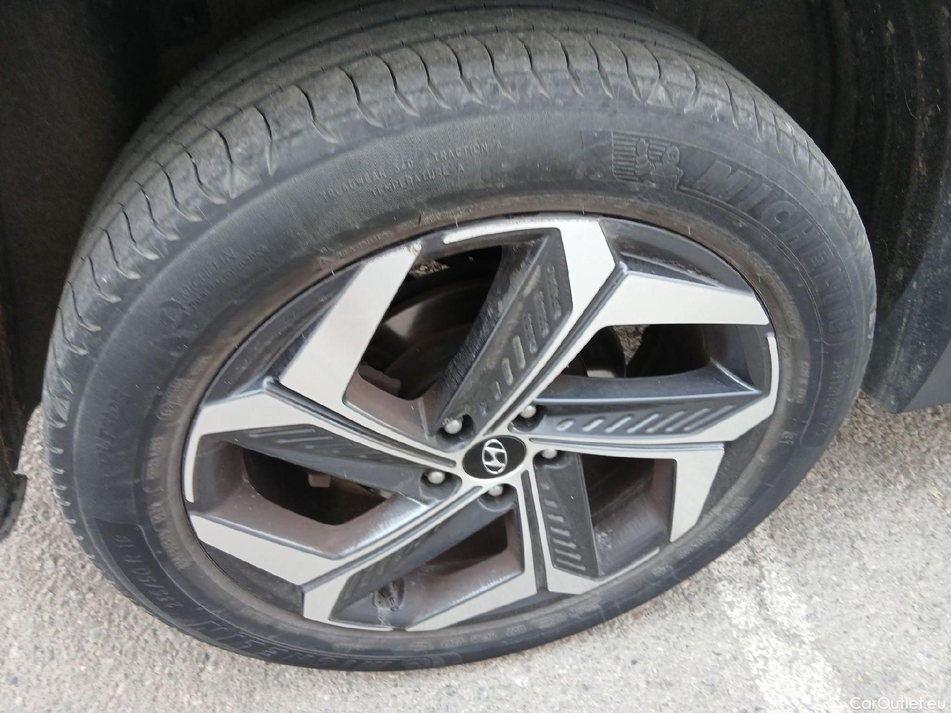  Hyundai  Tucson HYUNDAI  / 2020 / 5P / todoterreno 1.6 TGDI 169kW HEV Tecno Sky Auto #24