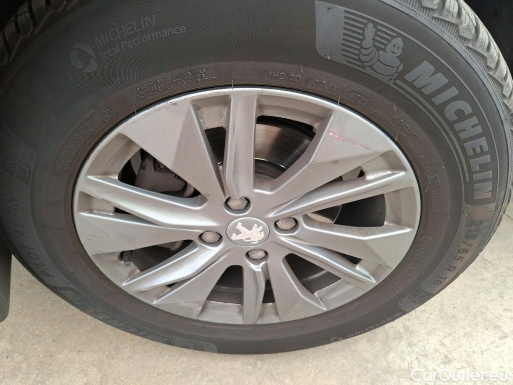 Peugeot  2008  Active Pack 1.2 PureTech 130CV BVA8 E6d #26