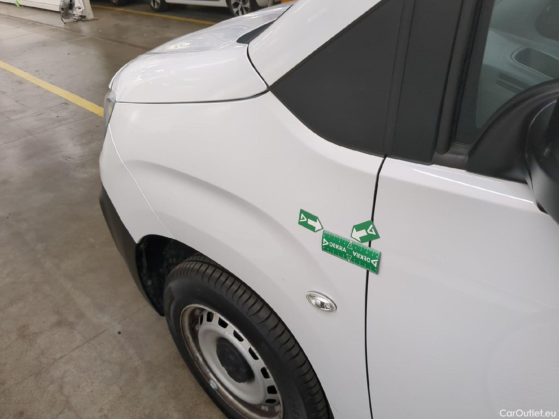  Peugeot  Partner PEUGEOT  / 2018 / 4P / Fourgonnette PURETECH 110 S&S STANDARD 650KG PREMIUM #6