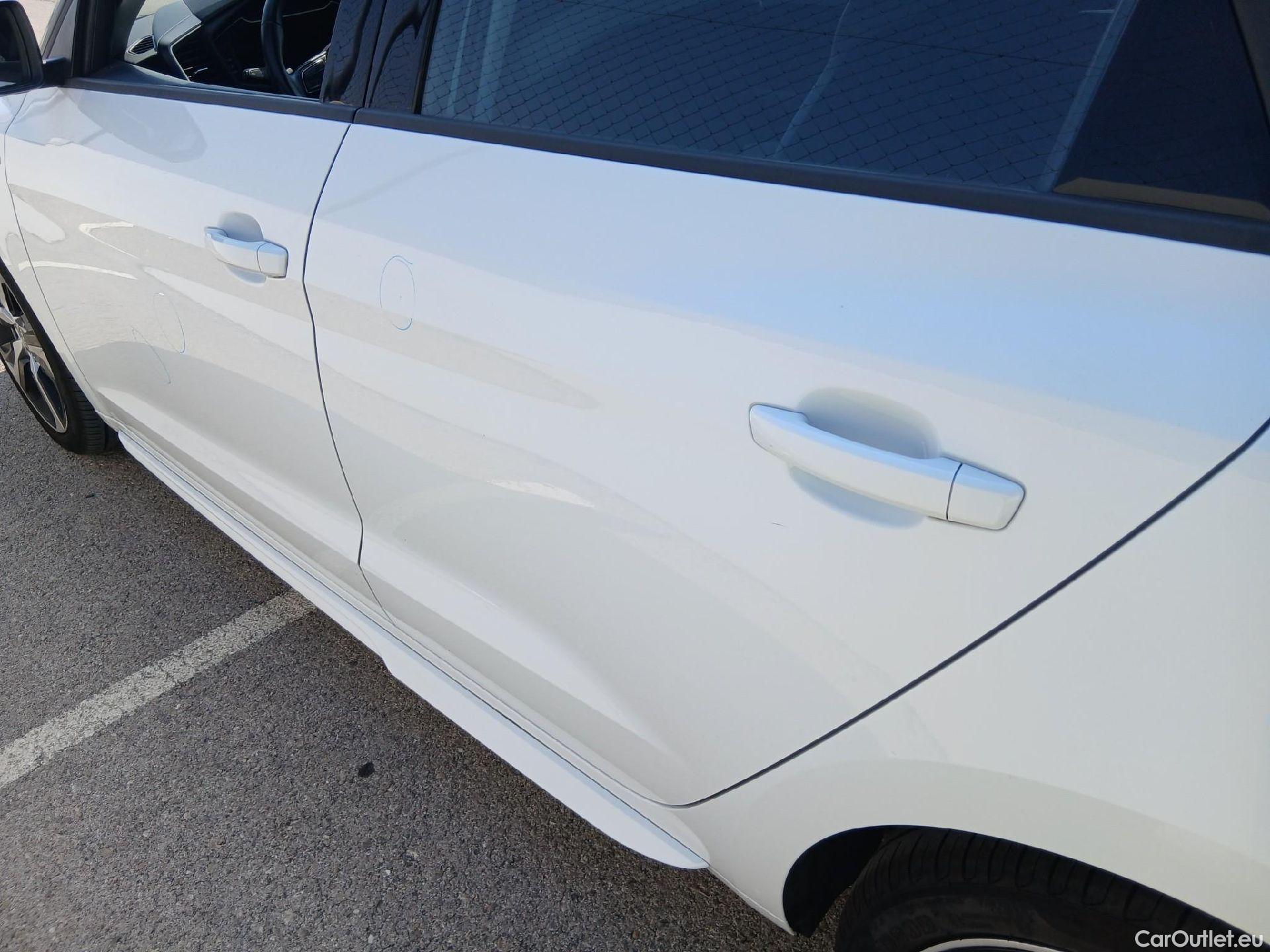  Audi  A1 Sportback AUDI A1 / 2018 / 5P / berlina con portón Sportback Adrenalin 30 TFSI 81kW S tron(SP) #20