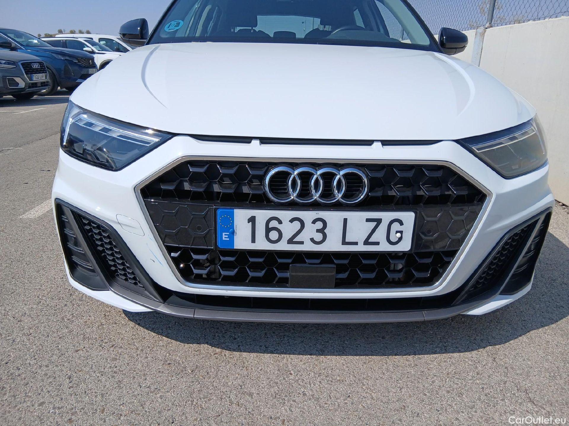  Audi  A1 Sportback AUDI A1 / 2018 / 5P / berlina con portón Sportback Adrenalin 30 TFSI 81kW S tron(SP) #5