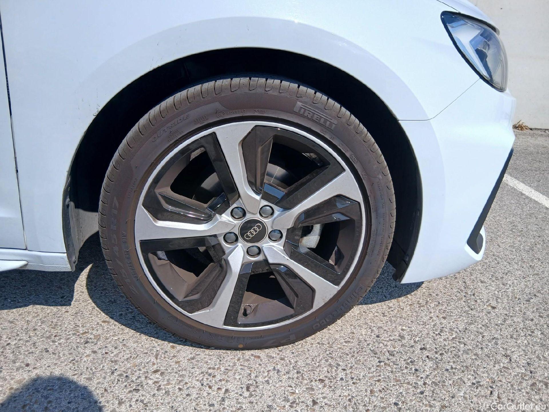 Audi  A1 Sportback AUDI A1 / 2018 / 5P / berlina con portón Sportback Adrenalin 30 TFSI 81kW S tron(SP) #36