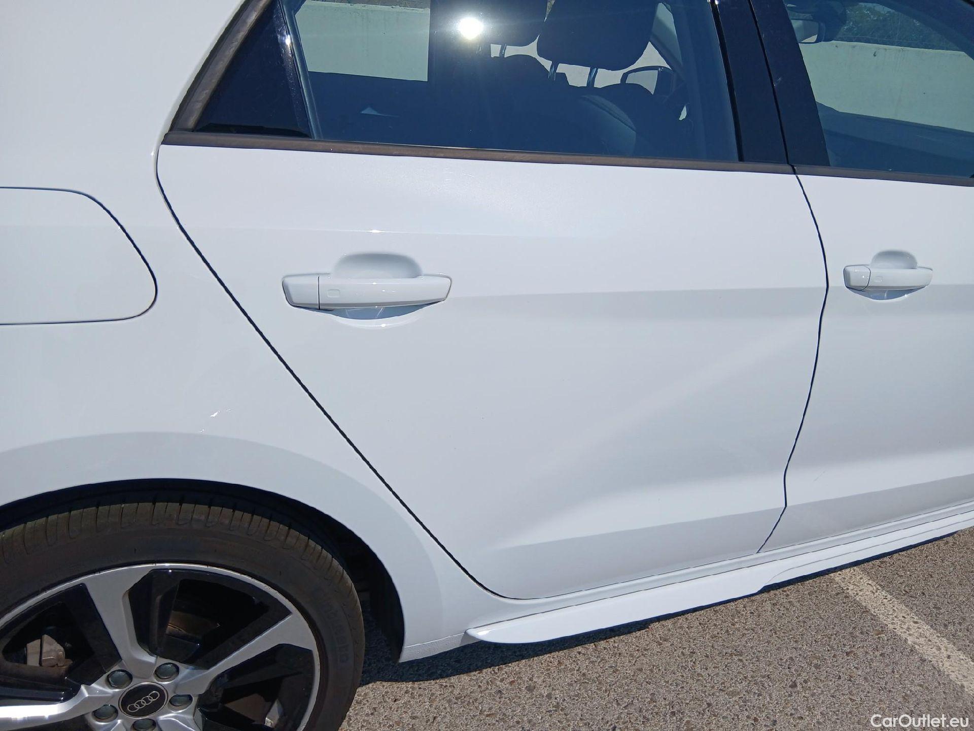  Audi  A1 Sportback AUDI A1 / 2018 / 5P / berlina con portón Sportback Adrenalin 30 TFSI 81kW S tron(SP) #32