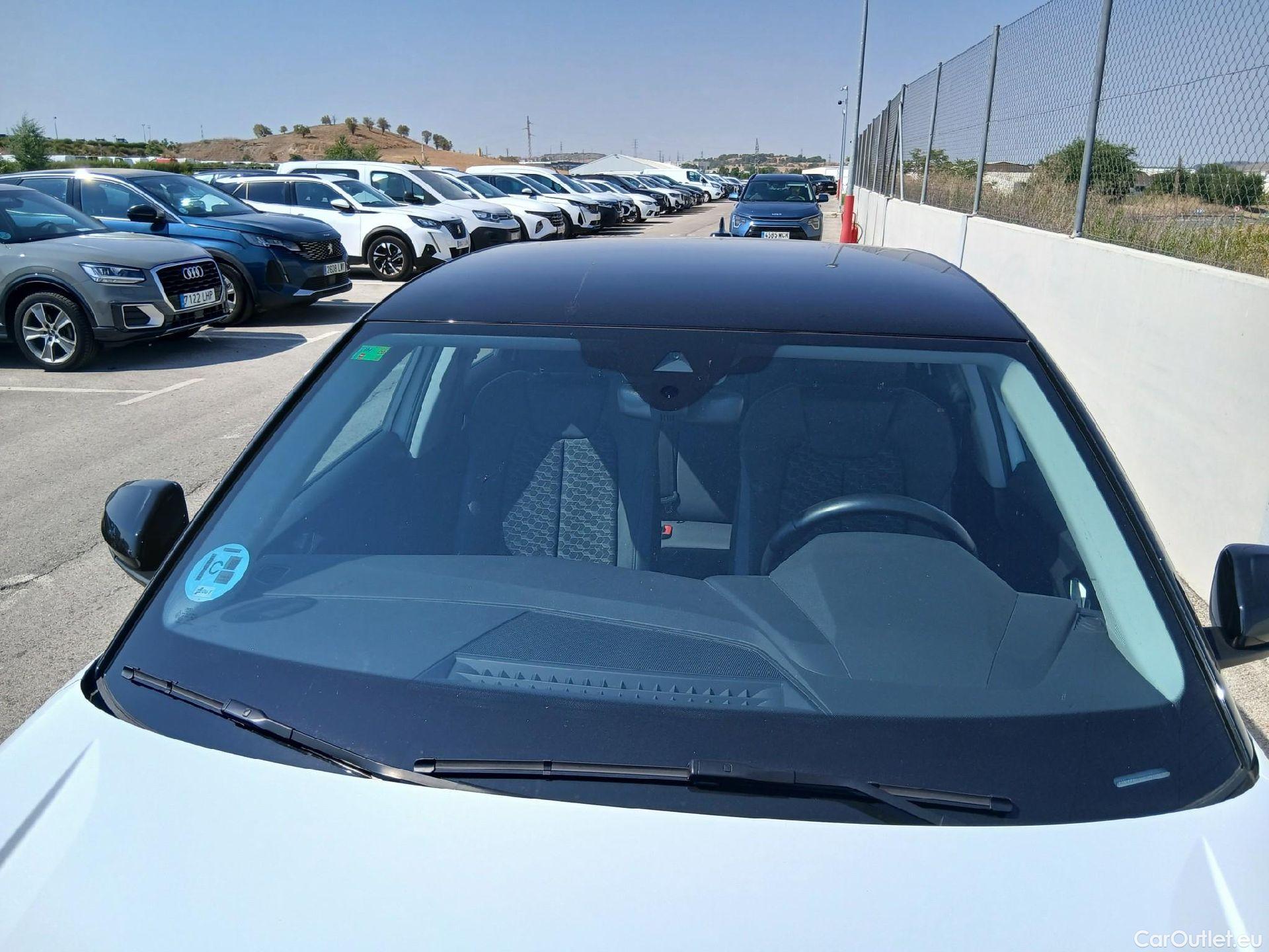  Audi  A1 Sportback AUDI A1 / 2018 / 5P / berlina con portón Sportback Adrenalin 30 TFSI 81kW S tron(SP) #2