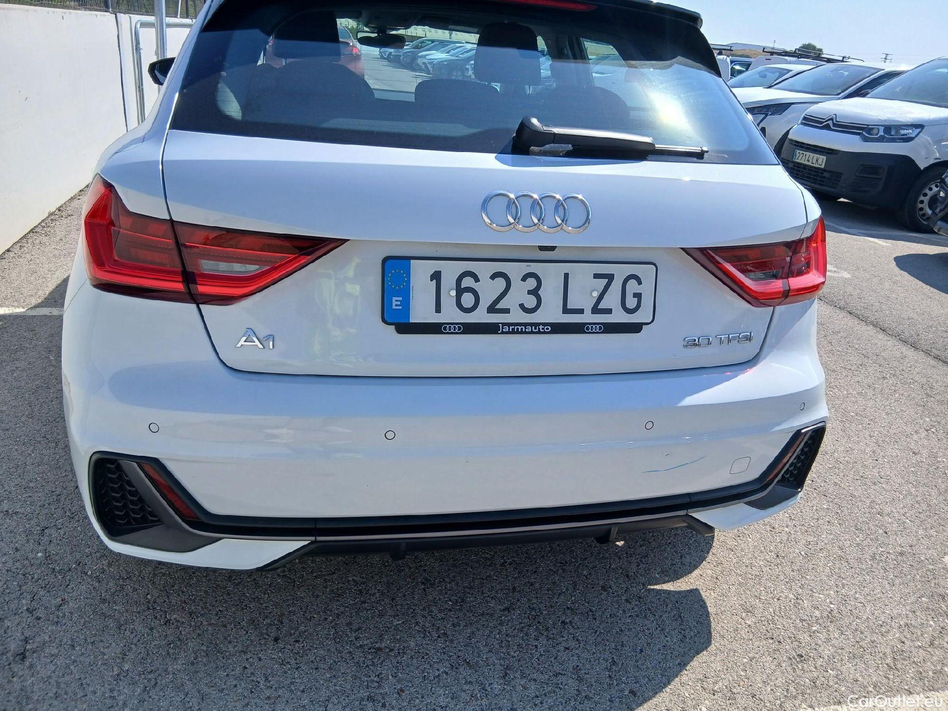  Audi  A1 Sportback AUDI A1 / 2018 / 5P / berlina con portón Sportback Adrenalin 30 TFSI 81kW S tron(SP) #24