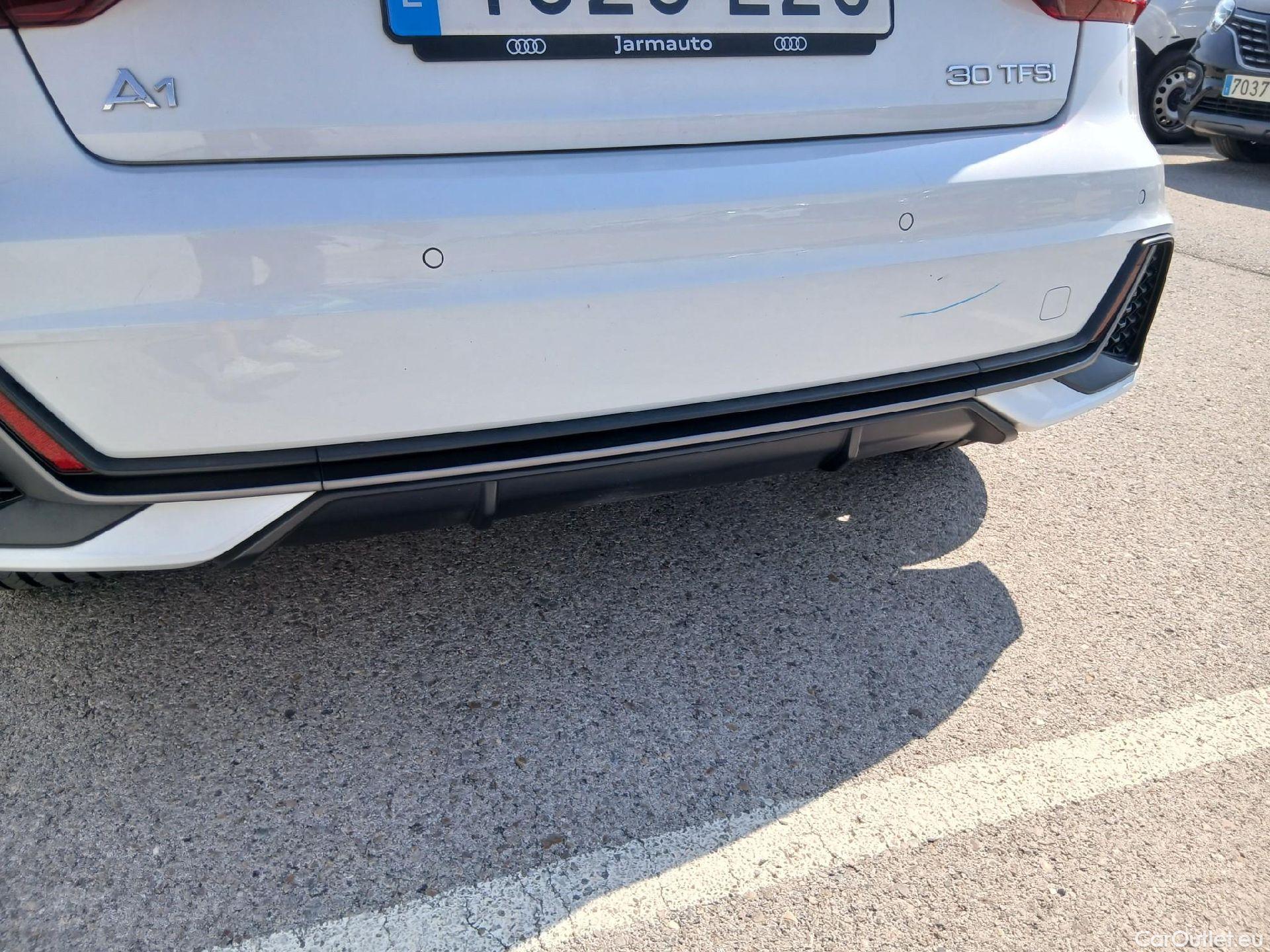  Audi  A1 Sportback AUDI A1 / 2018 / 5P / berlina con portón Sportback Adrenalin 30 TFSI 81kW S tron(SP) #25
