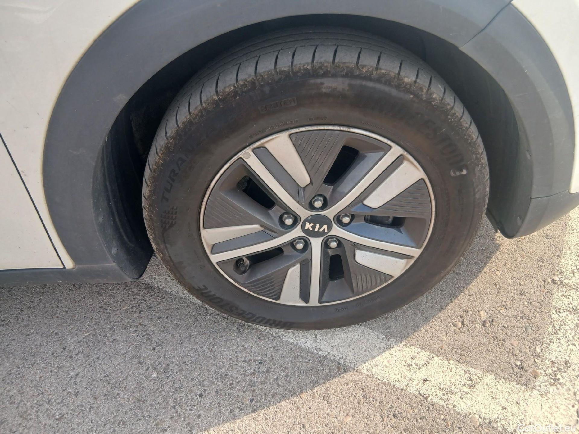  KIA  Niro KIA  / 2019 / 5P / crossover 1.6 GDi HEV 104kW (141CV) Drive #33