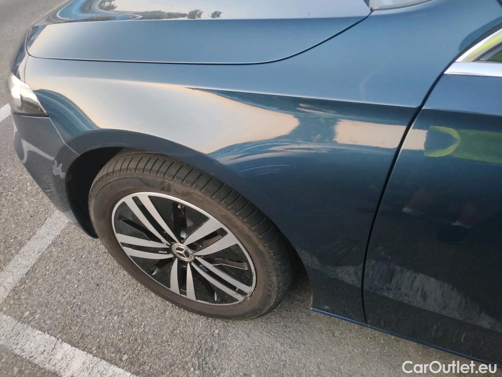  Mercedes  A-Klasse MERCEDES-BENZ Clase A / 2018 / 5P / berlina con portón A 250 e #16