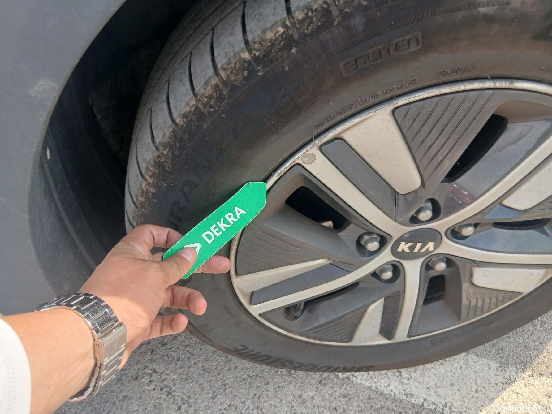  KIA  Niro KIA  / 2019 / 5P / crossover 1.6 GDi HEV 104kW (141CV) Drive #34