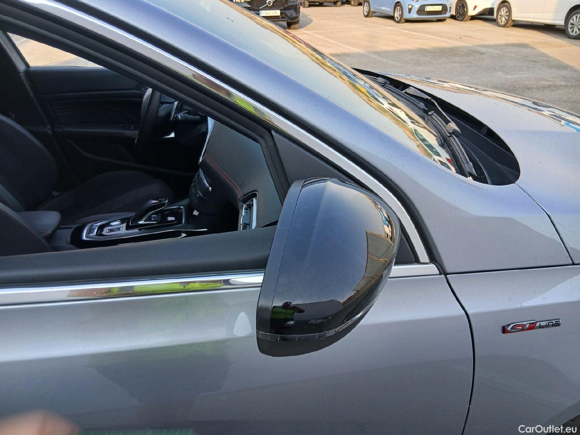  Peugeot  308 PEUGEOT  / 2017 / 5P / berlina con portón GT Line PureTech 130 S&S EAT8 #30