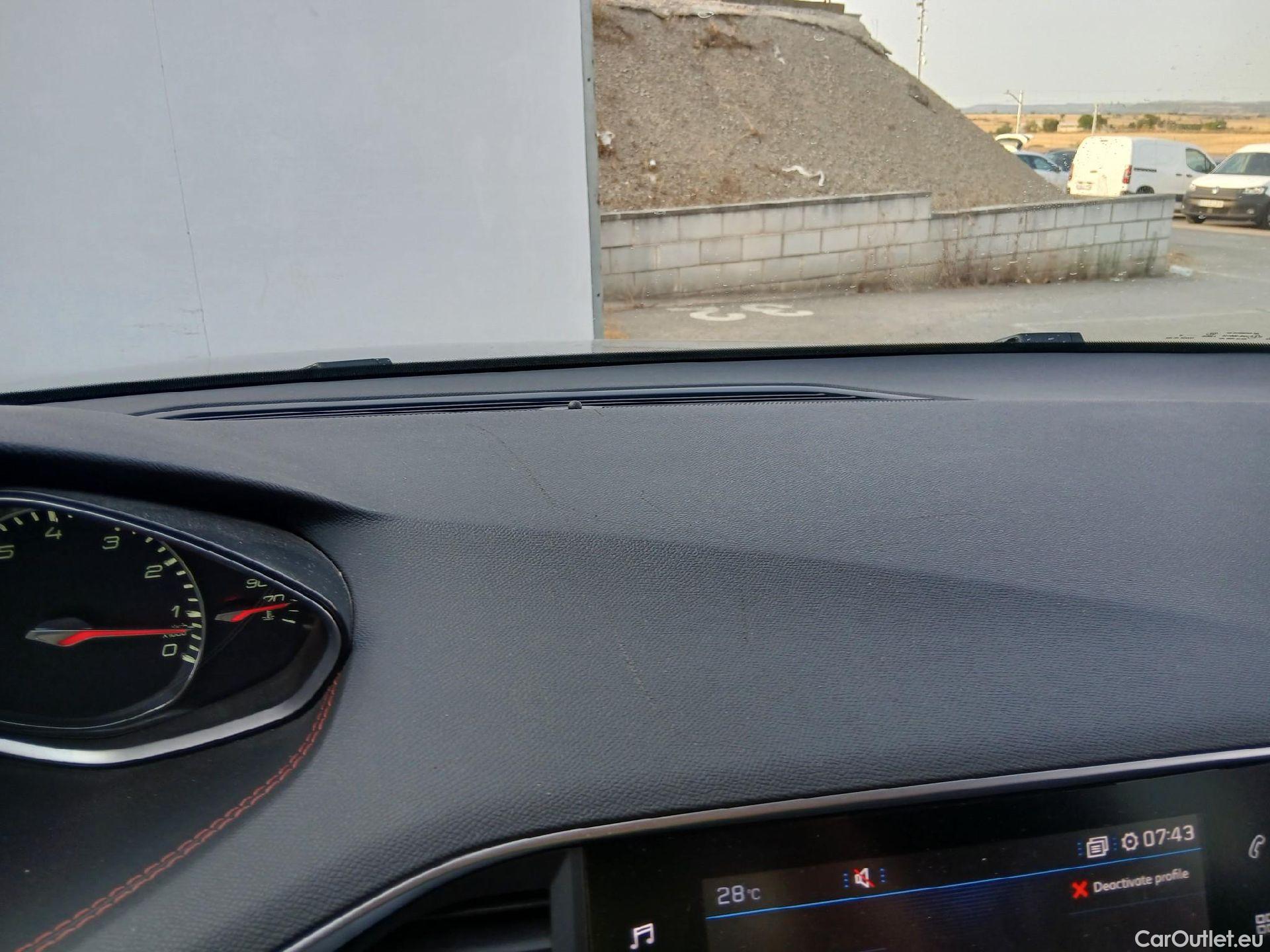  Peugeot  308 PEUGEOT  / 2017 / 5P / berlina con portón GT Line PureTech 130 S&S EAT8 #34