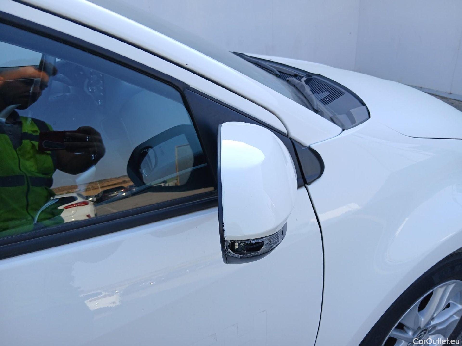  Toyota  Yaris TOYOTA  1.5 120H Business Plus #24