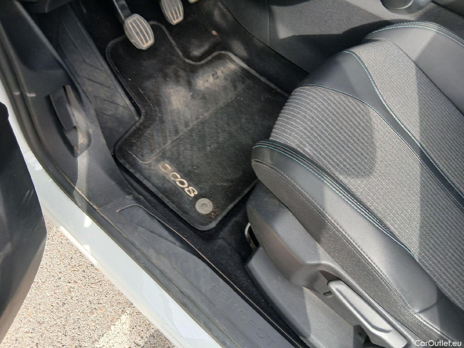  Peugeot  3008 PEUGEOT  / 2020 / 5P / todoterreno 1.5 BlueHDi 96kW (130CV) S&S Allure Pack #5