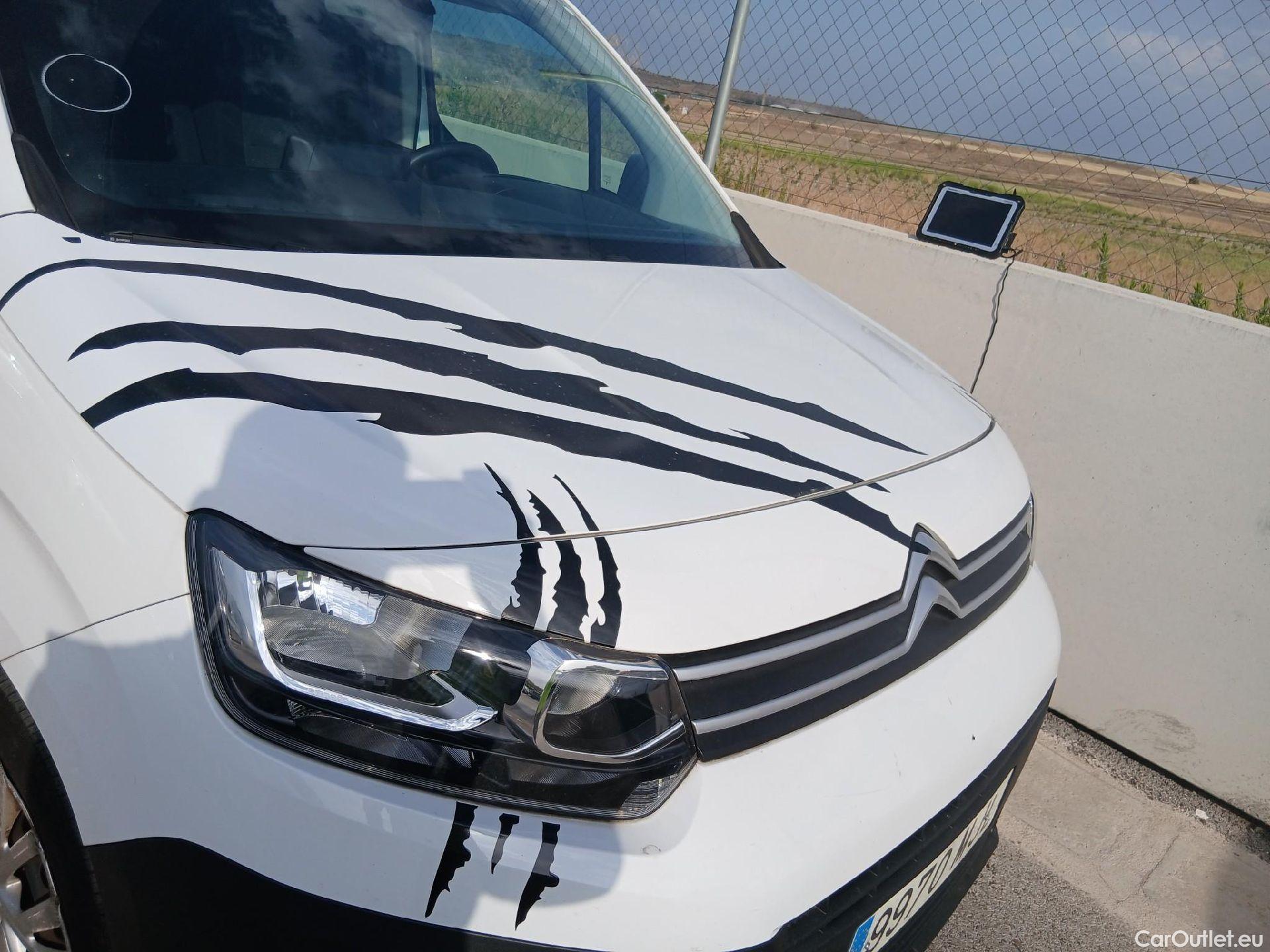  Citroen  Berlingo CITROEN  / 2018 / 4P / combi Talla M BlueHDi 100 S&S LIVE PACK #9