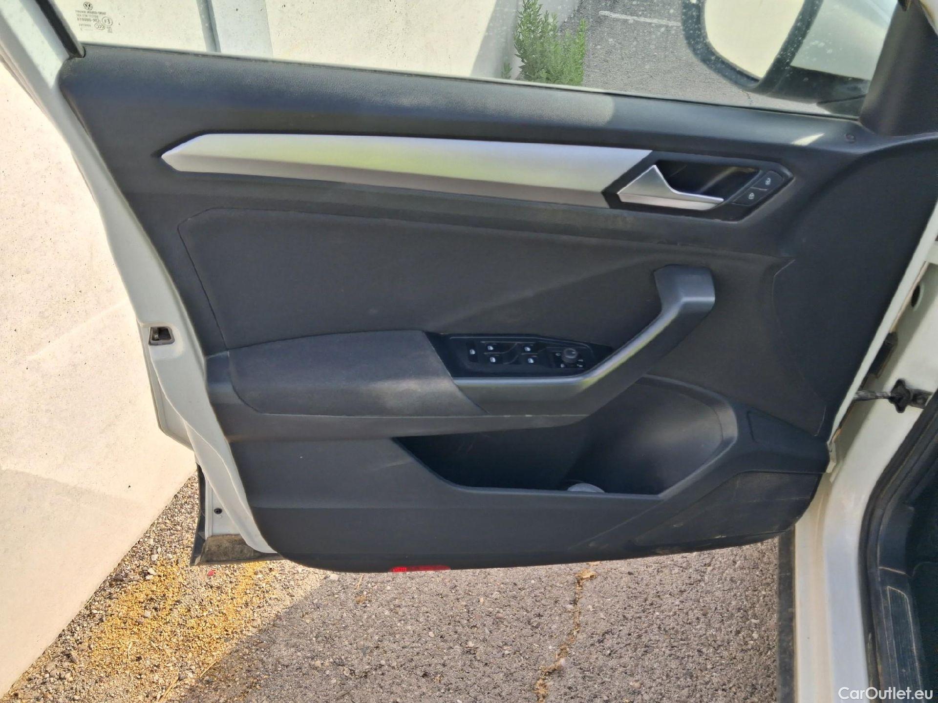  Volkswagen  T-ROC VOLKSWAGEN  / 2021 / 5P / todoterreno Life 2.0 TDI 85kW (115CV) #68