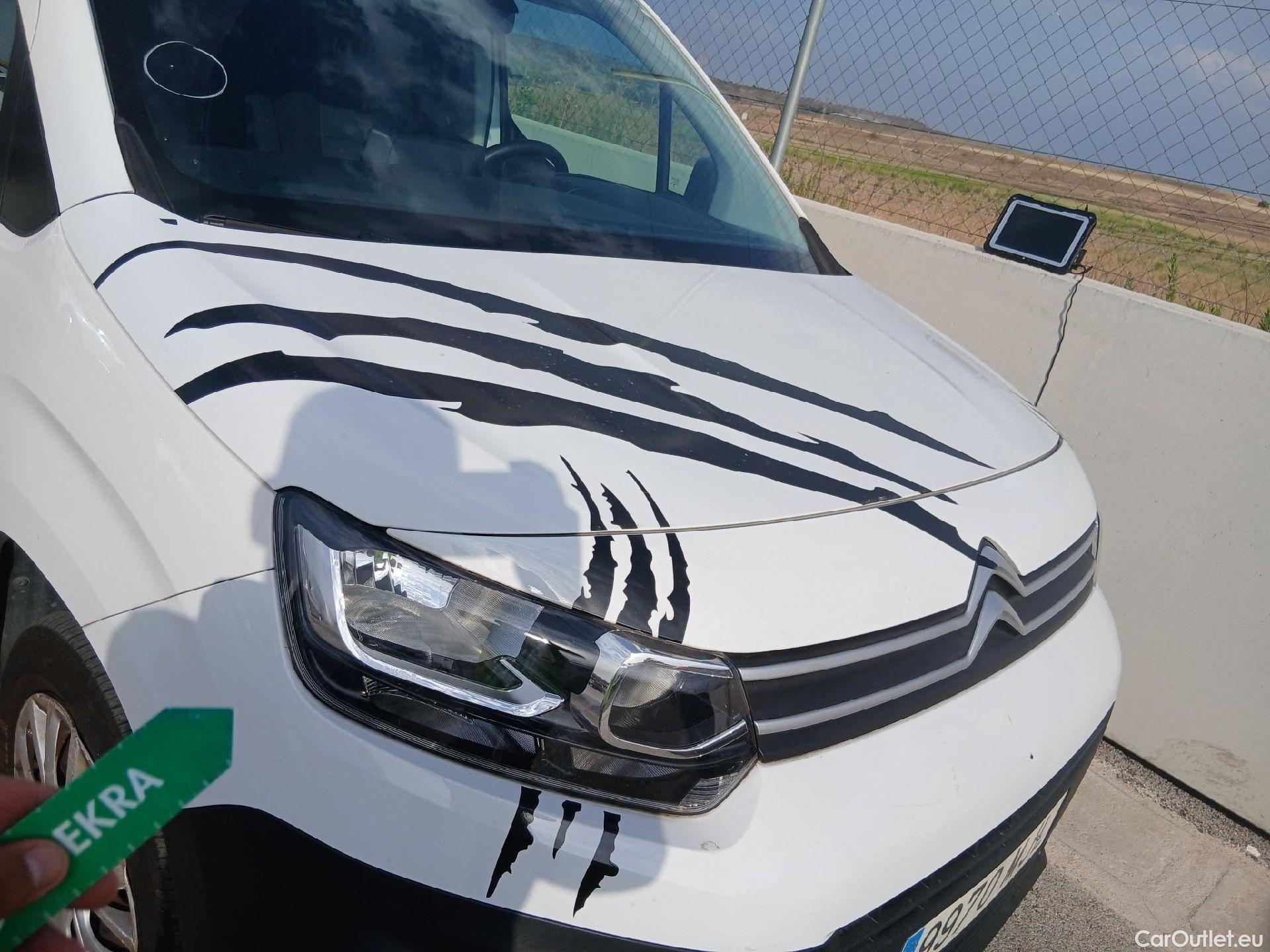 Citroen  Berlingo CITROEN  / 2018 / 4P / combi Talla M BlueHDi 100 S&S LIVE PACK #8