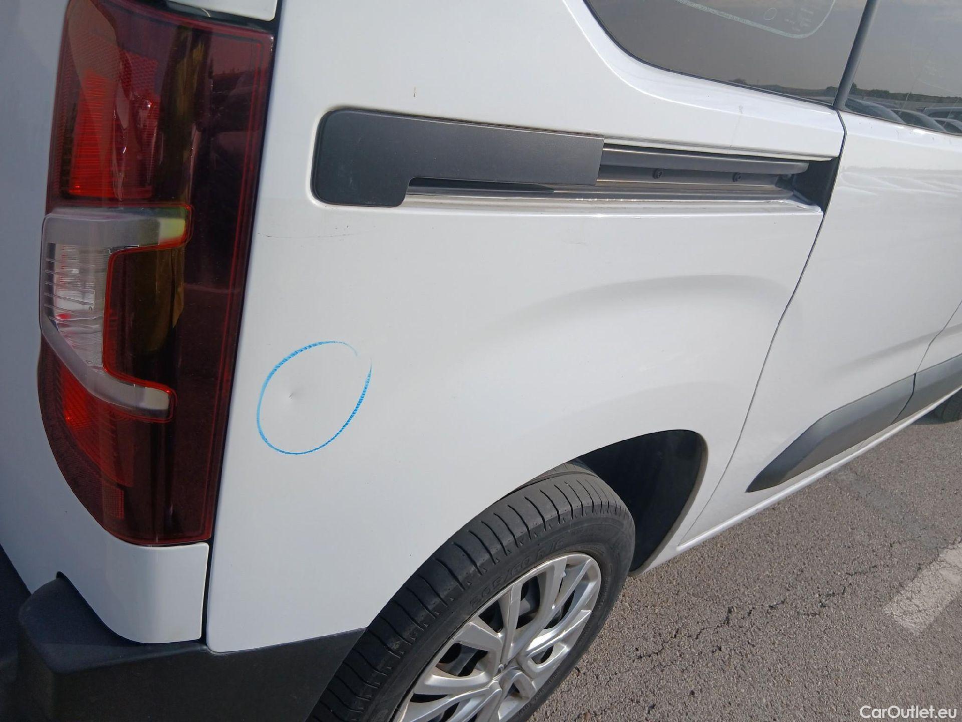  Citroen  Berlingo CITROEN  / 2018 / 4P / combi Talla M BlueHDi 100 S&S LIVE PACK #18