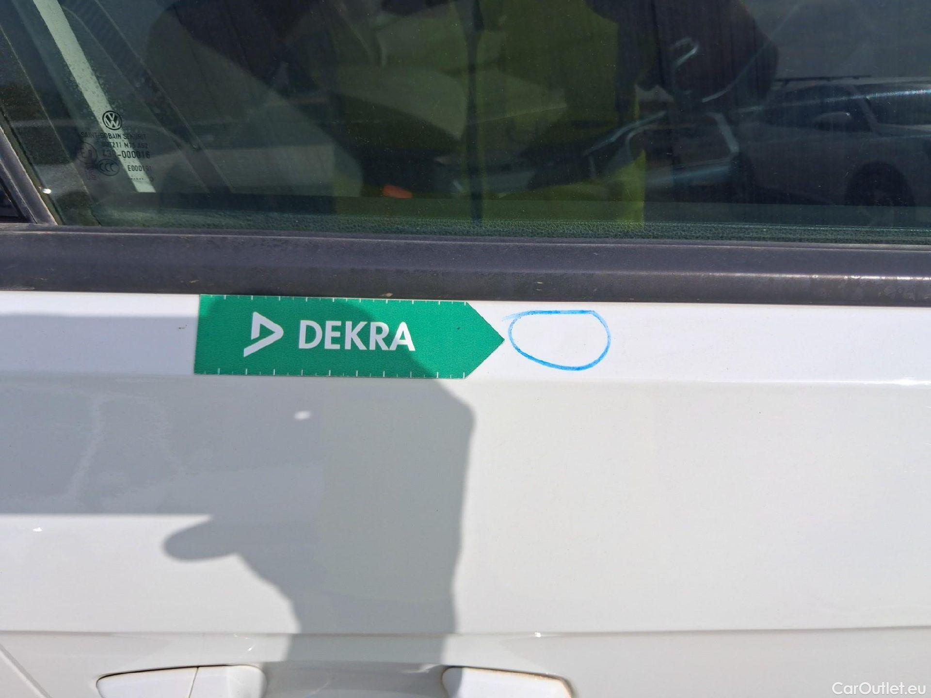  Volkswagen  T-ROC VOLKSWAGEN  / 2021 / 5P / todoterreno Life 2.0 TDI 85kW (115CV) #54