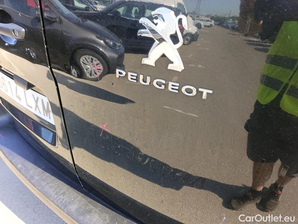  Peugeot  Expert PEUGEOT  / 2016 / 4P / furgón Furgón Premium 1.5 BlueHDi 100 Standard #17