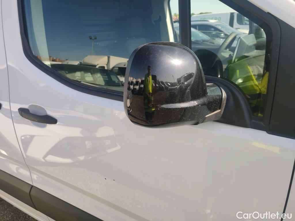  Opel  Combo OPEL  / 2018 / 3P / furgón derivado de turismo Cargo L 1000kg Diesel 1.5 100HP S&S MT E (AC) #16