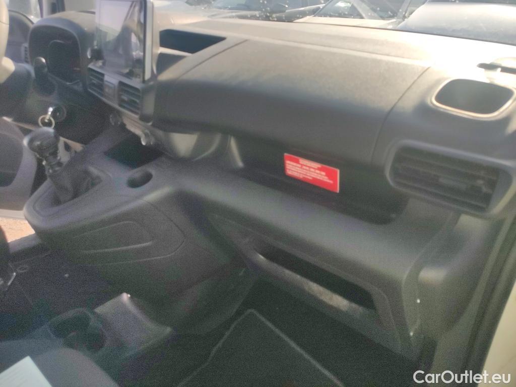  Opel  Combo OPEL  / 2018 / 3P / furgón derivado de turismo Cargo L 1000kg Diesel 1.5 100HP S&S MT E (AC) #8